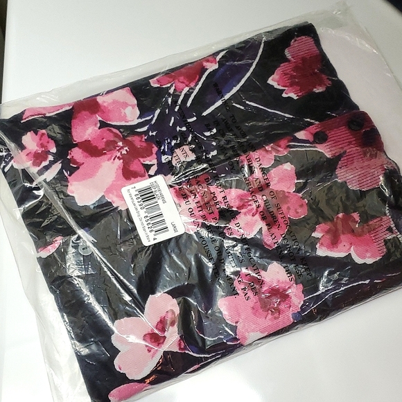 Karen Scott Daniella Relaxed-Fit Black w/ Pink Floral Button-Up Cardigan(L, PXL) - Picture 5 of 8